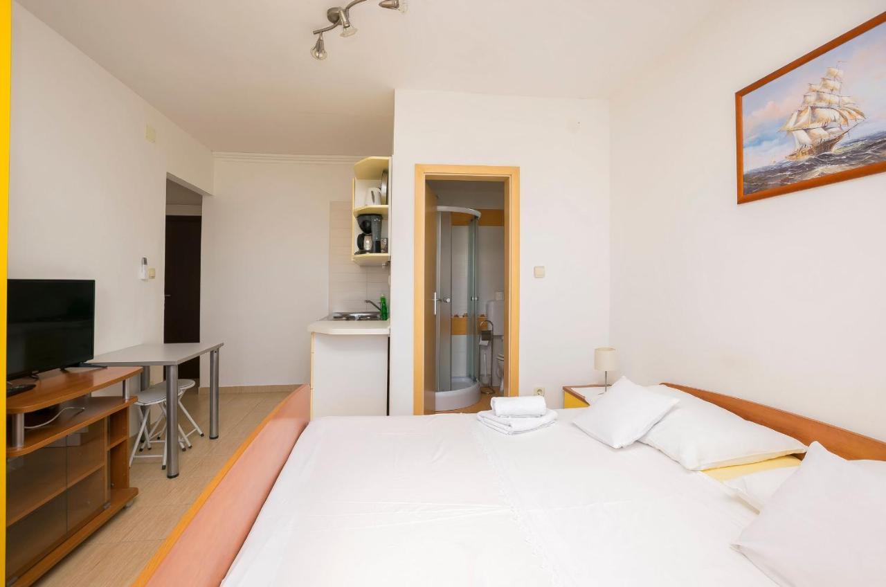 Apartments&Rooms Mara Vodice Buitenkant foto